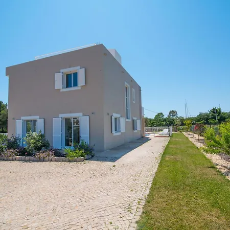House Of Trees By Algartur Villa