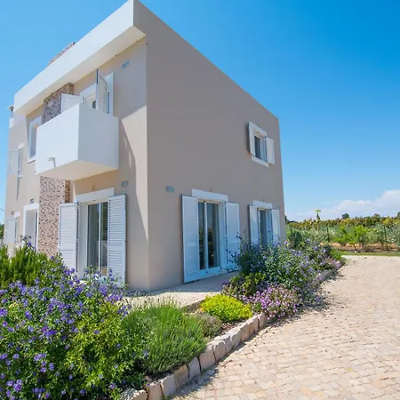 House Of Trees By Algartur Villa *